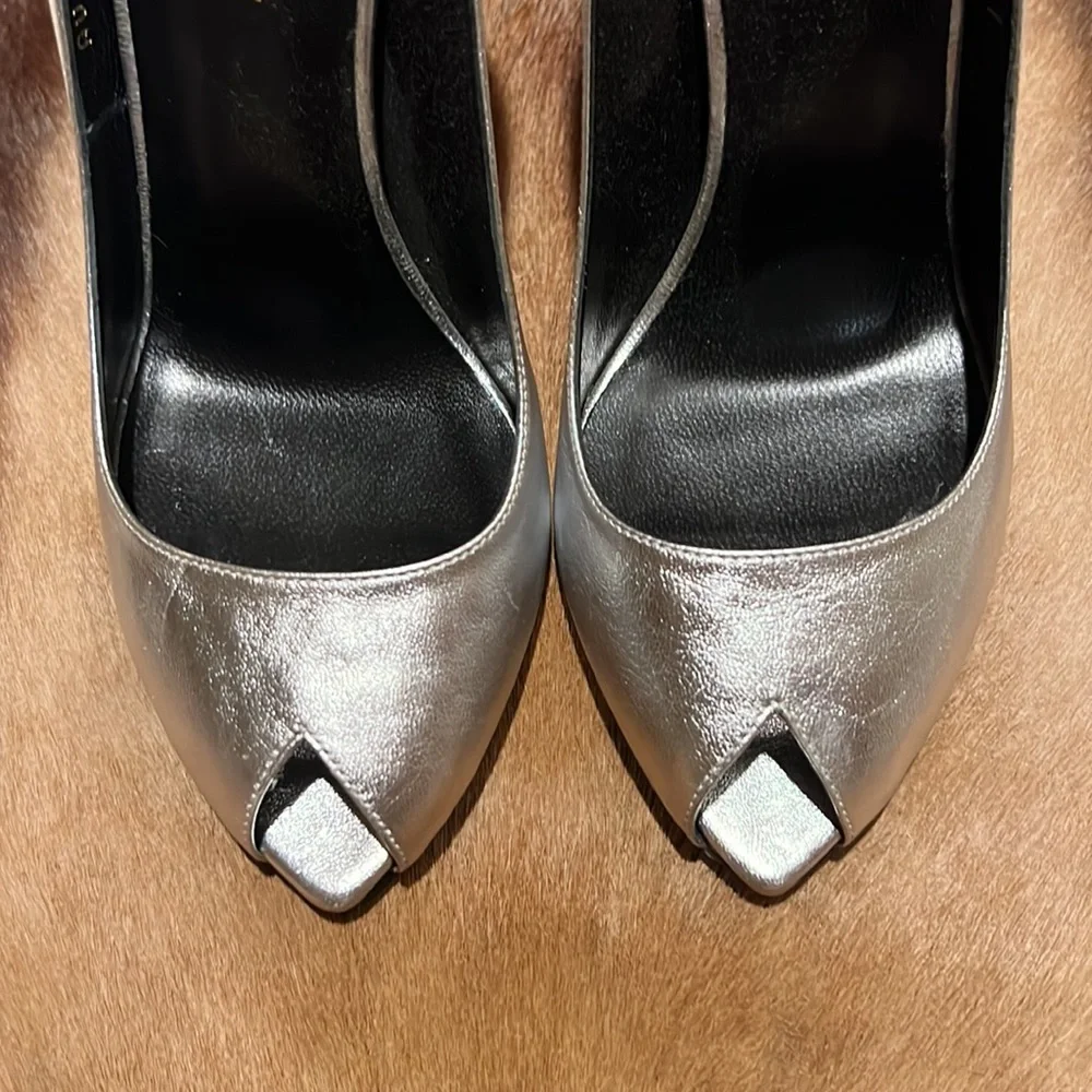 ✅SOLD SAINT LAURENT - Picture 3 of 9